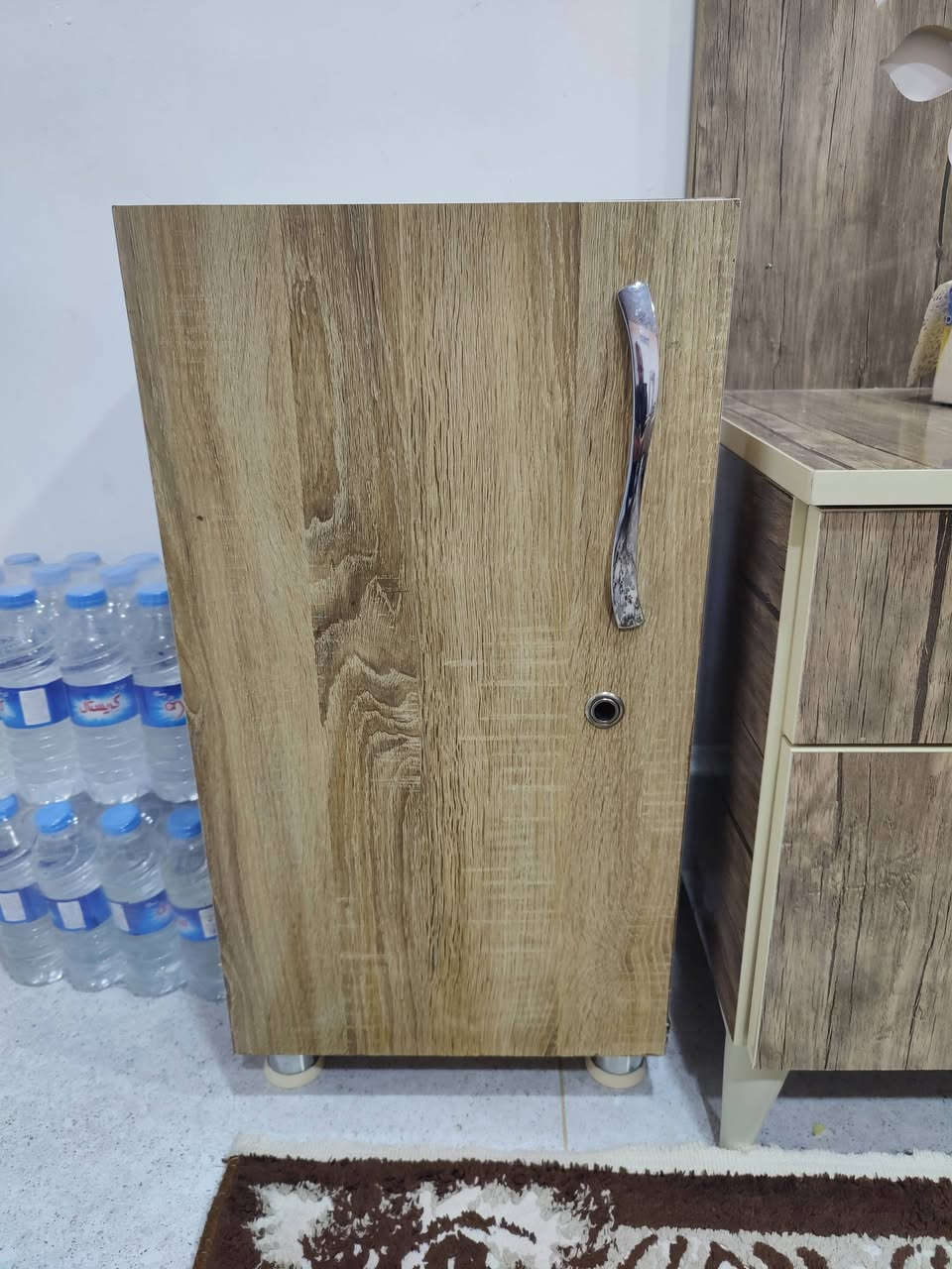 غرفه نوم تفصال لبيع كنتور ثلاث عيون ميز تواليت سيسم والدوشك والمجرات البلاستك وبوفيه صغيره وكموديات كامل لبيع ب 300 الف وبي مجال بسيط  الشراي يجي خاص 
مكاني كركوك عرفه *********** نظيفه كلش
