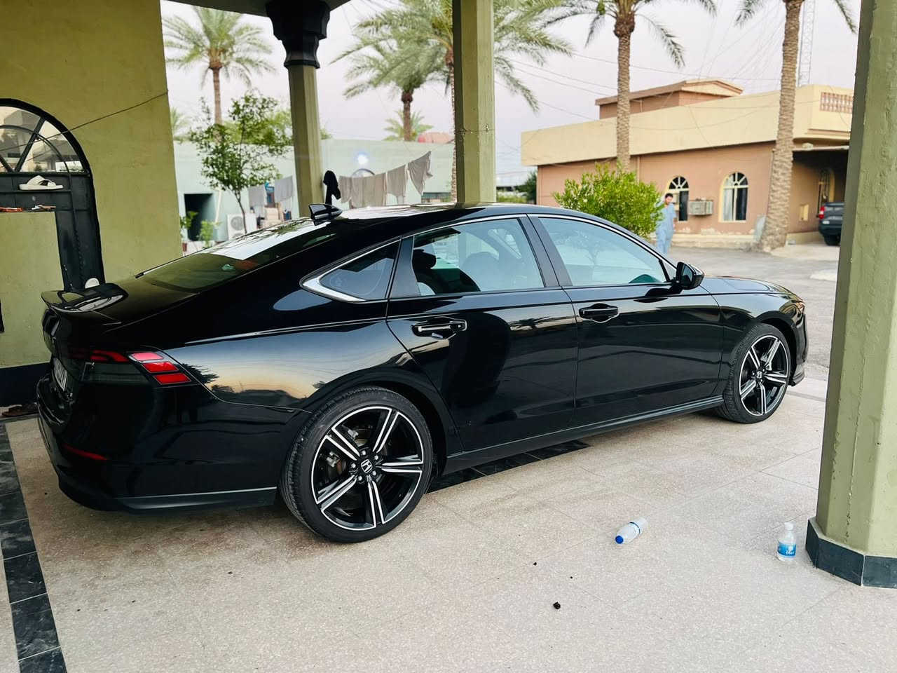 سياره هوندا اكورد موديل 2024 هايبرد سبورت 
حادث بابتين السايق والخلفي بجم كبس 
ماشيه 49الف كيلو 
مواصفات السبورت معروفه 
كشنات مخمل كرسي السايق كهربائي 
رادارات امامي وجانبي 
وبقية مواصفات السبورت معروفه
السعر 187 وبيها مجال بسيط 
الاستفسار الاتصال بل رقم 
*********** واتساب فقط 
***********اتصال مفتوح 
العنوان بغداد ابو غريب
