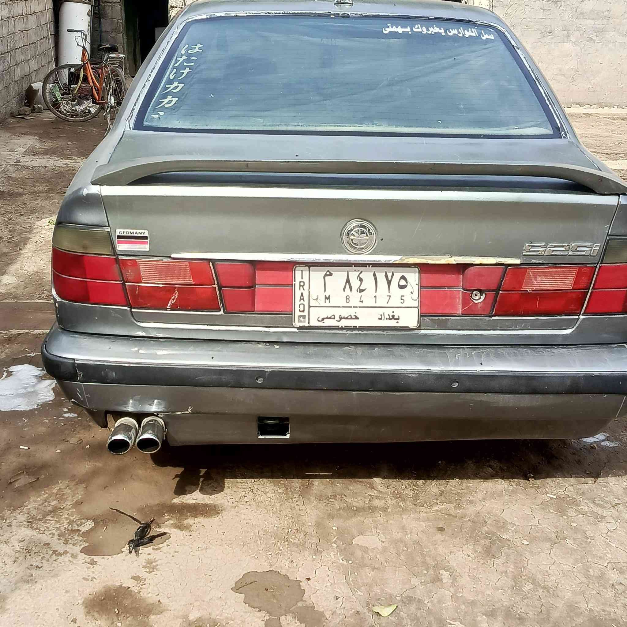 سلام عليكم بيئم مديل1993حجم 525مكينه وكير جدد حداديه وسطانيه مالكهه بل هاشميه سنويه 28 نضيفه السيارة  السعر$55بيهه مجال الستفسار على الرقم ***********🇩🇪
