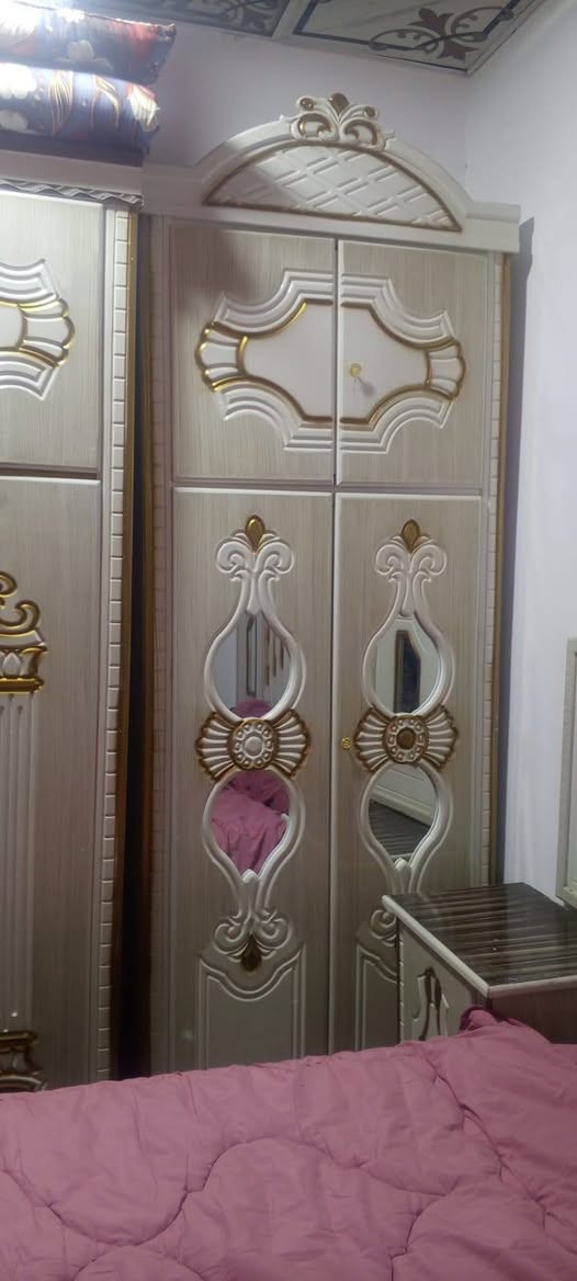 سلام عليكم غرفه عراقي تصميم تركي نضيفه زلغه مابيه قبل ربع تشهر من شتريته كنتور تلث بيبان مكاني ناصريه اسديناويه رايده مليون 100 
***********
