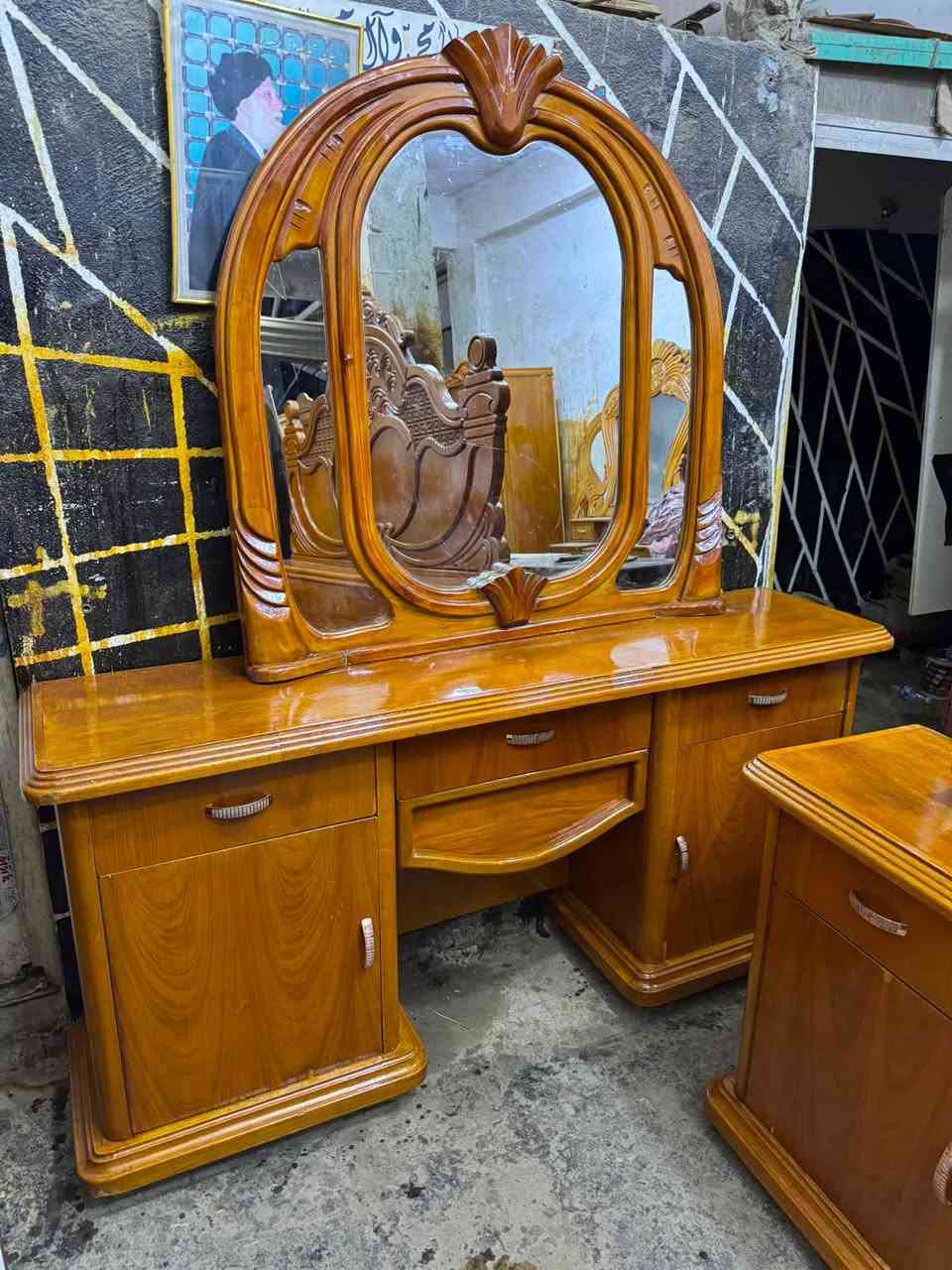 معرض السجاد للأثاث
غرفه ٦ باب مستخدمه كلاسك دزاين دنك الجاوي شغل درجه اولى 
داخل خارج صاج كل لغرفه سيت واحد شغل مرتب وحلو للحجز والاستفسار الاتصال او واتساب /***********
