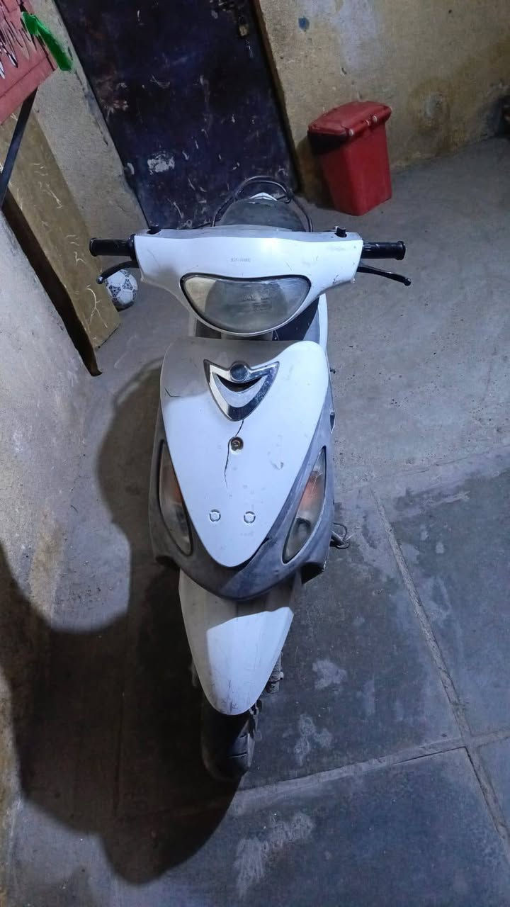 سلام عليكم دراجه ماكس بدون اوراق  نضافته 70  ما ناقصه اي شي بس باتري دراج هندر واحد تشتقل سعر 350وبيه مجال قليل مكاني بغداد الفضيليه  ***********
