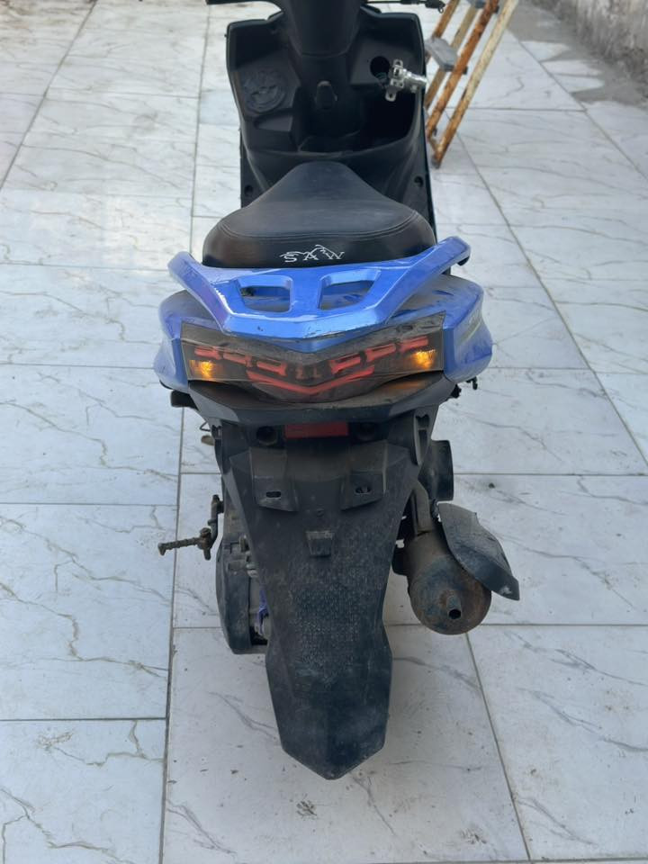 السلام عليكم سنكنس ياباني مكينه مامفتوحه ولا محطوط عليه صبانه الدراجه طااافيه ابيع كوم حديد جنت عندي تشتغل بس غسلتها وبعد ماشتغلت وانتركت الدراجه عالاغلب كابريته بس انا ابيع كوم حديد كهربائيات كامله ماعدا السلف الدراجه كيج البانزين شغال السعر بـ 275 وبيه مجال للشراي مكاني كرمة علي ابو صخير وهذا رقمي ***********
