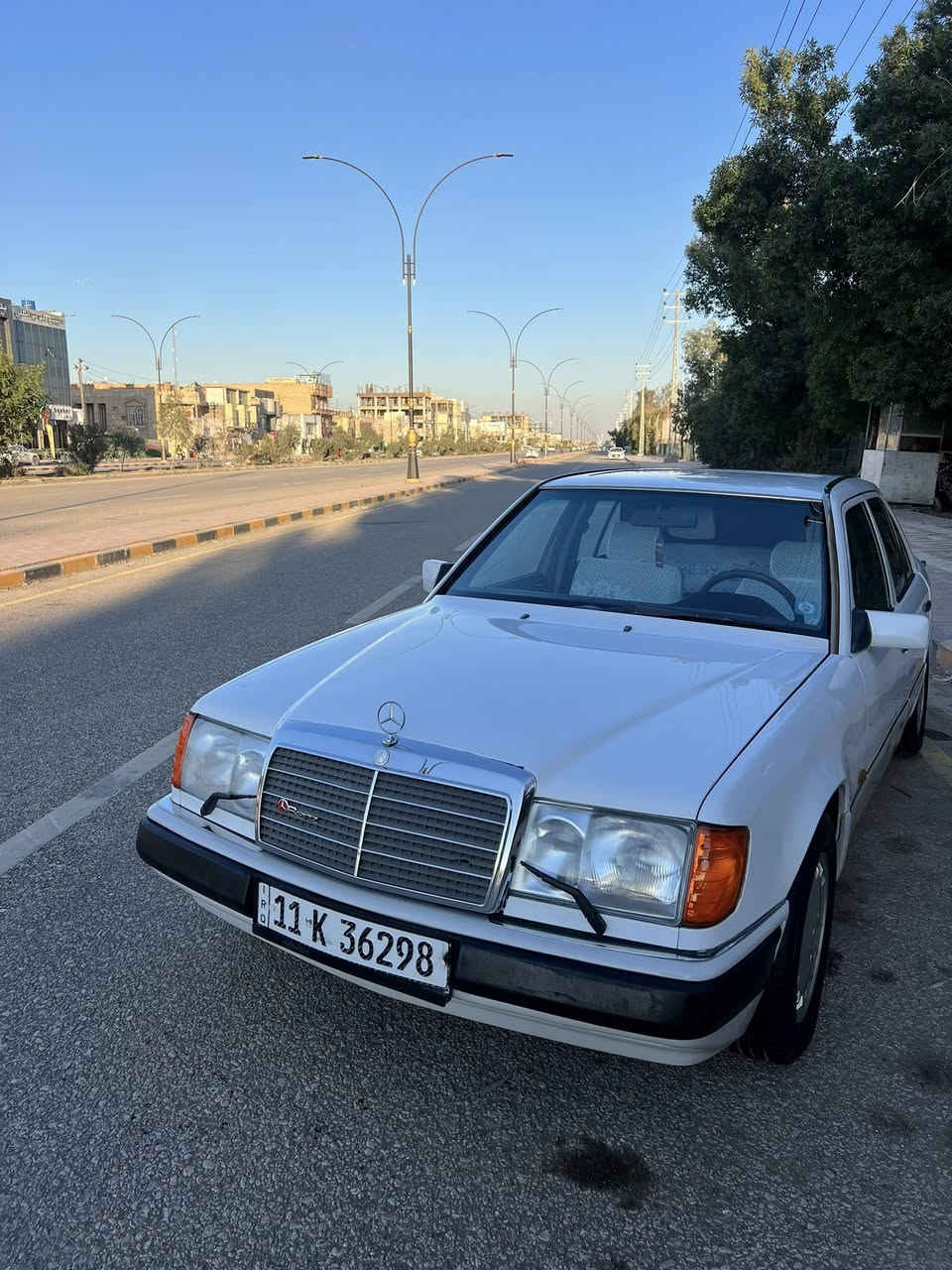 سلام عليكم 
مارسدس دب للبيع رقم بغداد أنكليزي السنويه لغايت 2030
موديل 1991 محرك بلادي (300) 6 سلندر كير ومحرك جدد 
تبريد شغال أريل كهربائي جام 4 تحكم كهرباء 
السياره مكفوله من الضربه مصبوغه عام للجماليه 
قواعد الدبلات سليمه 
حداديه + تخم تاير جديد 
مسجل + سستم سماعات 
منضومة زنون 
السياره جاهزه من كلشي السعر 73 وبيه مجال قليل 
للاستفسار ***********
