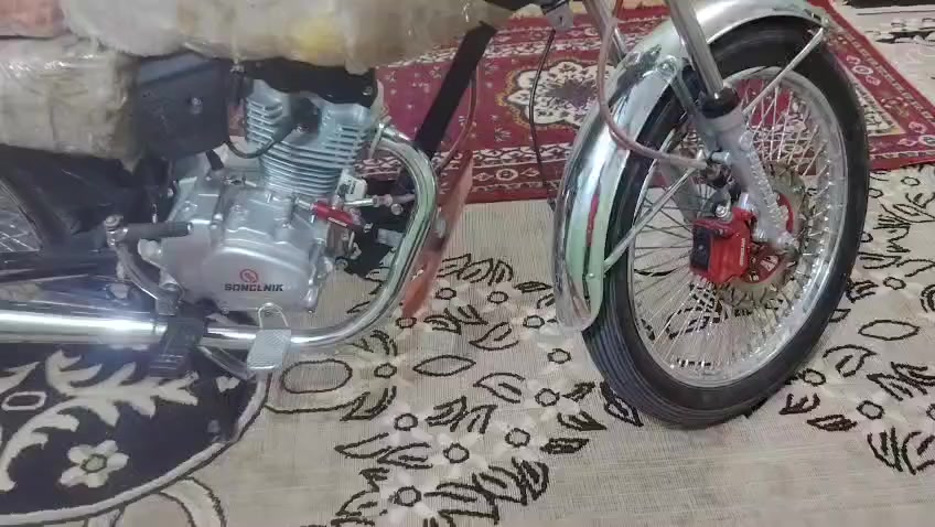 سلام عليكم
دراجه تاكير 
باب اول 
مامشايه الباب
موديل 25كفاله عامه 
***********
