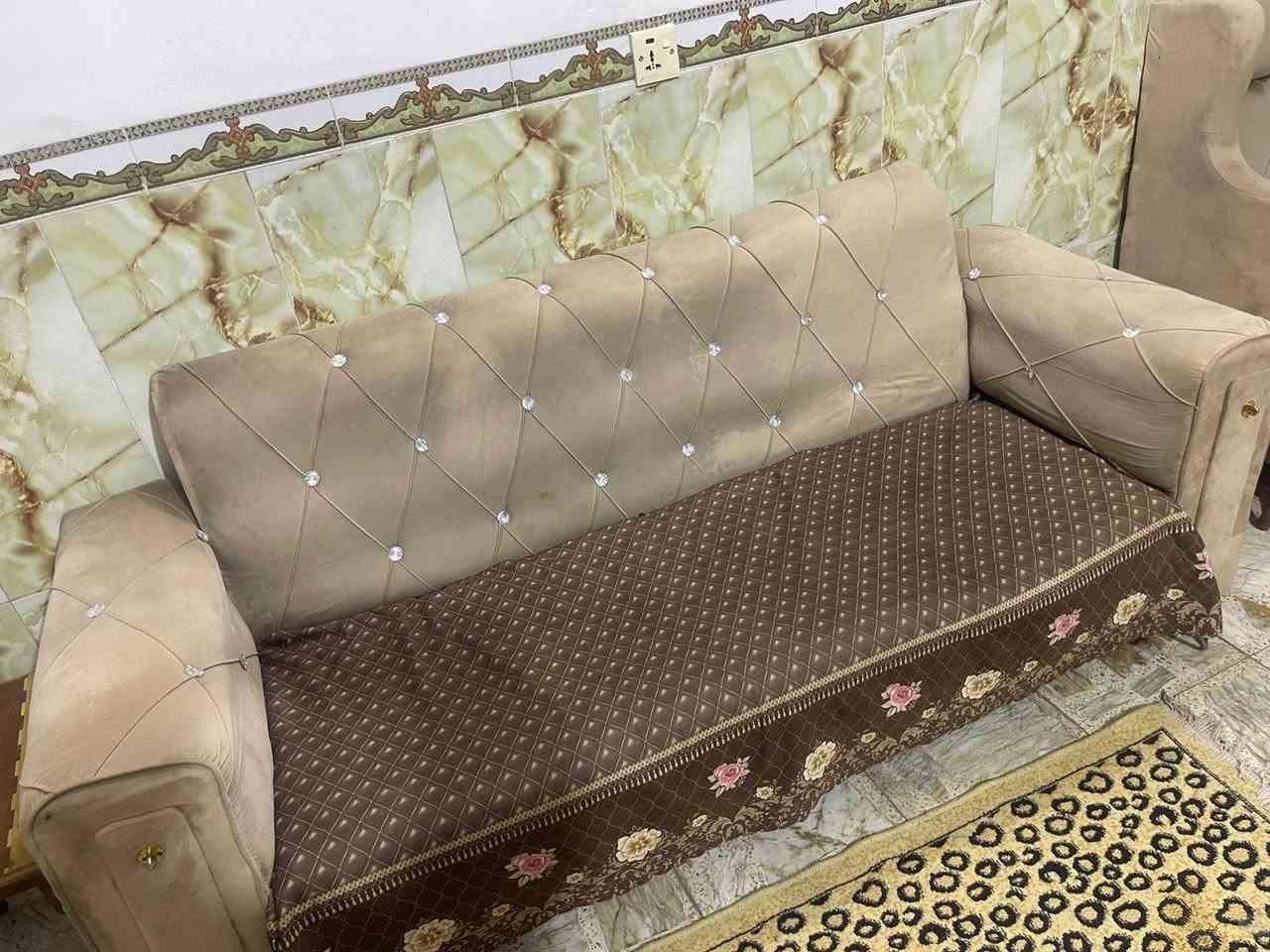 السلام عليكم
تخم استقبال نضيف خمس قطع 
السعر 250 مجال قليل 
تواصل موجود واتساب 
عنوان بغداد كماليه 
***********
