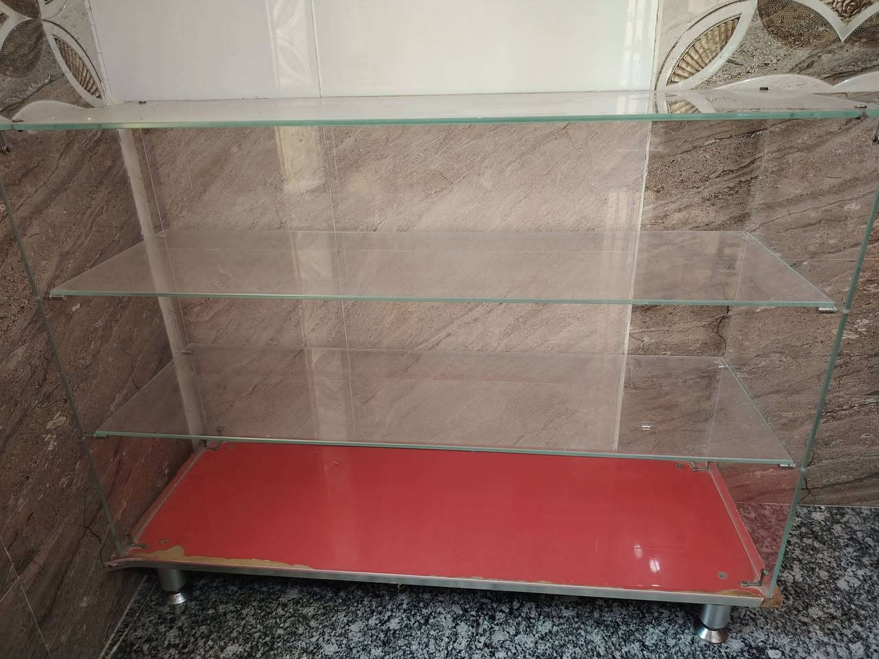 سلام عليكم عندي هاذه الميز للبيع جام نضيف والقياسات نشرتهن واني مكاني كربلاء الحسينيه
الرقم ***********
والي يريده موجود عندي توصيل لكل المحافظات
