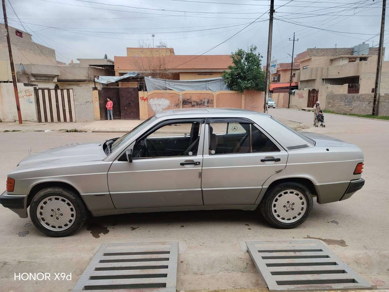 سياره مرسدس 190 للبيع كير توماتيك محرك 4 شرط الكير ومحرك كهربايات شغاله كامل بيه طخة بل جاملق الوره بدون دواخل. رقم نينوى 12 بسمي سعر السياره 50 ورقه وبيهة مجال رقم ***********
