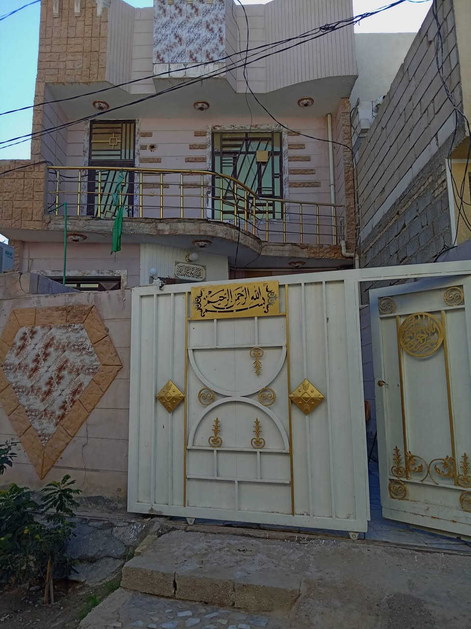 بيت البيع في كربلاء الحر الصغير خلف أسواق السلطان ١٠٠ وتفاصيل على رقم هذا ***********
