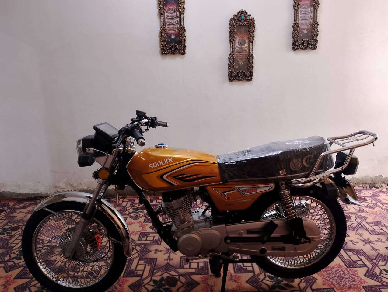 السلام عليكم للبيع دراجه تايكر سونك اصلي موديل 25 كفاله عامه دراجه جاهزه اي نقص مابيه مكينه 125دراجه بعدها على وضع شركه الوان مميز دراجه احلى من الصور مكاني واسط صويره الي حاب يشتري خلي يتصل على هذا الرقم او يراسل خاص ***********
