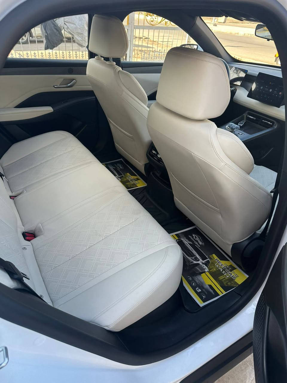 السلام عليكم للبيع BYD  كن بلاص داخل لون ابيض موديل 2025 سياره اخت الزيرو ماشيه 2000 كم سياره امرقمه وكامله غراضها بعدها مامستخدمات السعر 18200 الرقم *********** العنوان بغداد الشراي يتصل
