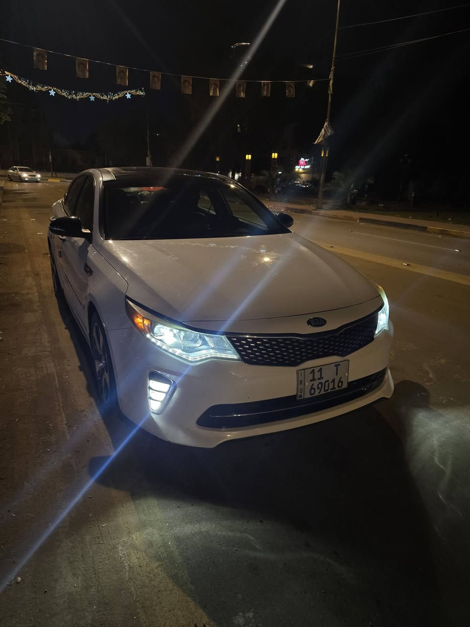 السلام عليكم اوبتيما 2018 sx 2000 تيربو
السيارة فول مواصفات بانوراما + بصمة تشغيل + بصمة ابواب + ترحيب بالبيبان عند الاقتراب من السيارة + مري قلاب + نقاط عمية + رادارات جانبية ومن تنطي اشارة تدك عندك تنبيه + رادار خلفي من ترجع تنبهك اذا جاية سيارة + حساسات خلفية وجانبية + ويل رياضي قياس 18 + فجوج اربعة حمر  + لدات امامي خلفي + المازدة تجي عدستين زنون بلادي ومتحركة وية حركة السيارة+ الاضاءات اوتو بالشمس تطفة وبالليل تشتغل  + تبريد وتدفئة كشنات + كشنات كهرباء + خزن ميموري + شفتات ستيرن + وضعيات قيادة ايكو وسبورت ونورمال + تبريد قطعتين امامي خلفي + صندوق يفتح تلقائي بعد اربع ثواني من الاقتراب + تحكمات ستيرن  + شاشة اعطال + حساس قياس الاطارات + دركة سترين رياضية مختومة بعلامة sx + 
الجاملغات مختمة تيربو + شاشة السيارة تدعم انرويد اوتو وابل كار بلي وتدعم الواي فاي  منافذ شحن يو اس بي امامي وخلفي وجداحة 12 فولط ايضا امامي وخلفي + بنيد جكات 
سبير والعدة موجودة بيها كاملة السيارة ماشية 59 ميل محرك كير مكفولات مداريها دهن وبانزين كله محسن حادثها مال امريكا صندوك نفسه مصبوع والجاملغات معدلين الحواف مالتهن عل بارد اثر الضربة والصور مرفقة بالمنشور وصارت عندي طعجة كلش صغير بالجاملغ الامامي رجعتها عل بارد والباب ايضا بيه بارد 
السيارة بغداد الرقم الجديد سنويتها تنتهي بال 2029 فقط الهزة مالتها ساقطة
السعر 167 وبيها مجال 
مكانها بغداد / الاعظمية
***********
