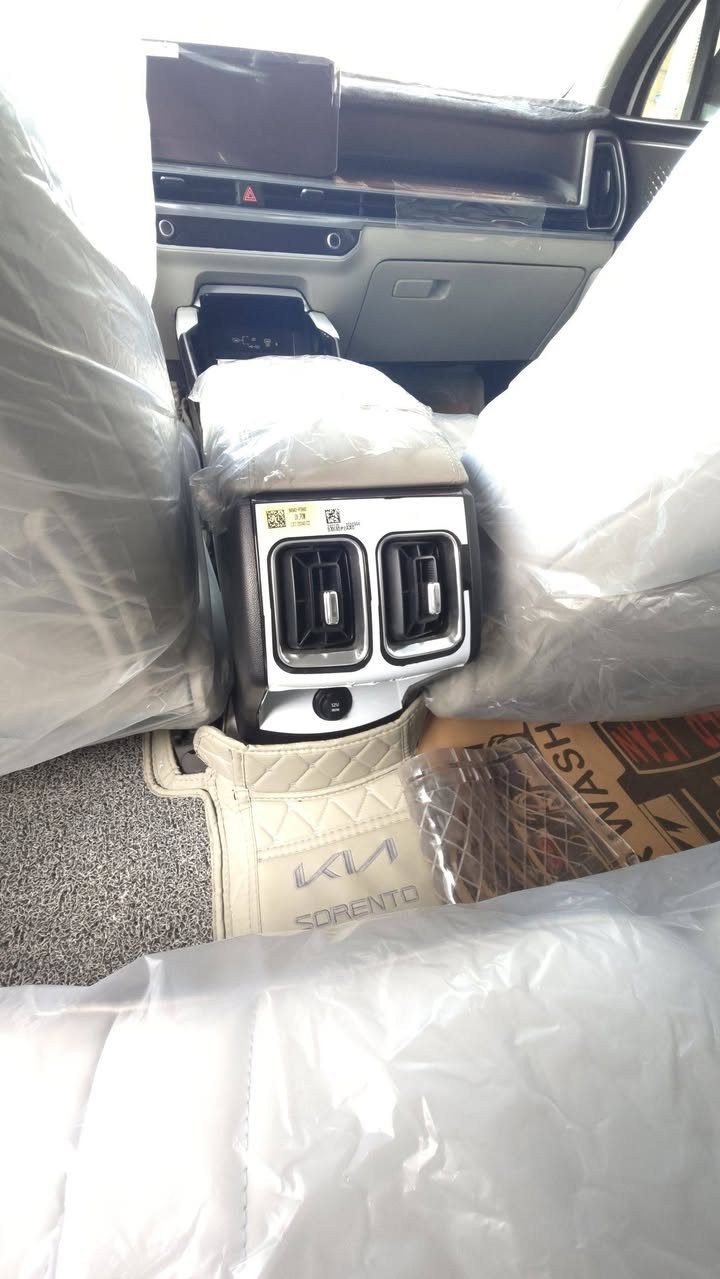 مكلف بالنشر
كيا سورنتو 2024  خليجي  وكالة الدولية  
7 راكب 
ماشية 34 الف كيلو ( وضع الشركة )
محرك 4 سلندر
داتا شنو بالدشبول
فتحة سقف ( بانوراما )
مقاعد  كهرباء - كير ماوس 
شاشة كبيرة متصلة 
بصمة تشغيل وابواب
تشغيل عن بعد
صندوق كهرباء 
تبريد 3قطع
رقم بغداد  الجديد
دوشمة  الكشنات والارضية  جلد شغل درجة أولى 
مكانها بغداد  - الكرخ 
السعر .31.00 $  
غير متواجد على الفيس 
للتواصل مع صاحب السيارة 
***********  واتساب
