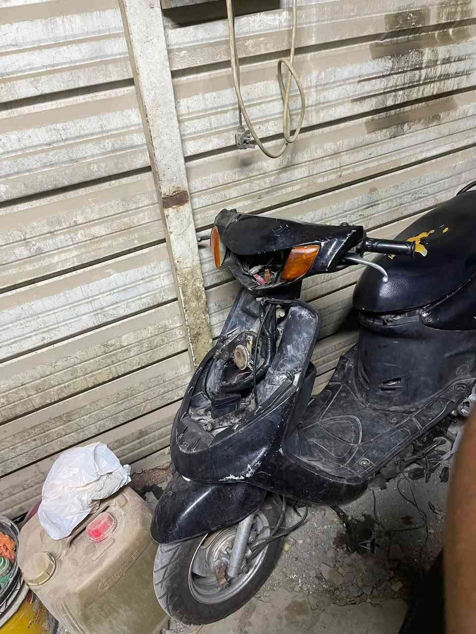 سلام عليكم دراجه للبيع مكينه ماكس
ستوه مجفته وشديتله كزواز جديد وتايرات جدد 
بس يرادله فيش مال العقل والكتف نص نكره حلوه الدراجه حته دبلات الامامي جديد سعره 225 عنواني بصره وهذه رقمي ***********
