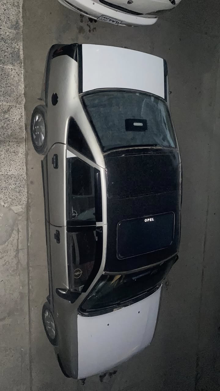 ئۆپل مۆدێل ١٩٩٠
کارەبای و لایت و فلچەو گەرمی بەس گێچی کیلۆمەتر ئیش ناکات 
گێر و مەکینە و پێشی مازبوتە تەنها ئستۆپی رەقە 
سلایت و بەرگە دەرگاو دەشبولی کامل مەزبوتە 
ئارمی سلێمانیە بەشەرتی مەفرەزە و خەرامە 
دەعمی قورسی نیە 
سعری ٢٢ کەمێک معامەلە 

شوێن سلێمانی  گۆرینەوەش دەکەم ***********
