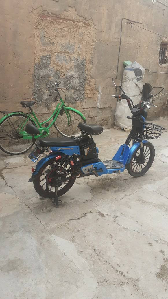 للبيع الازرق ٣٥٠ الاخضر ٩٠ الاتصال بل رقم ***********
