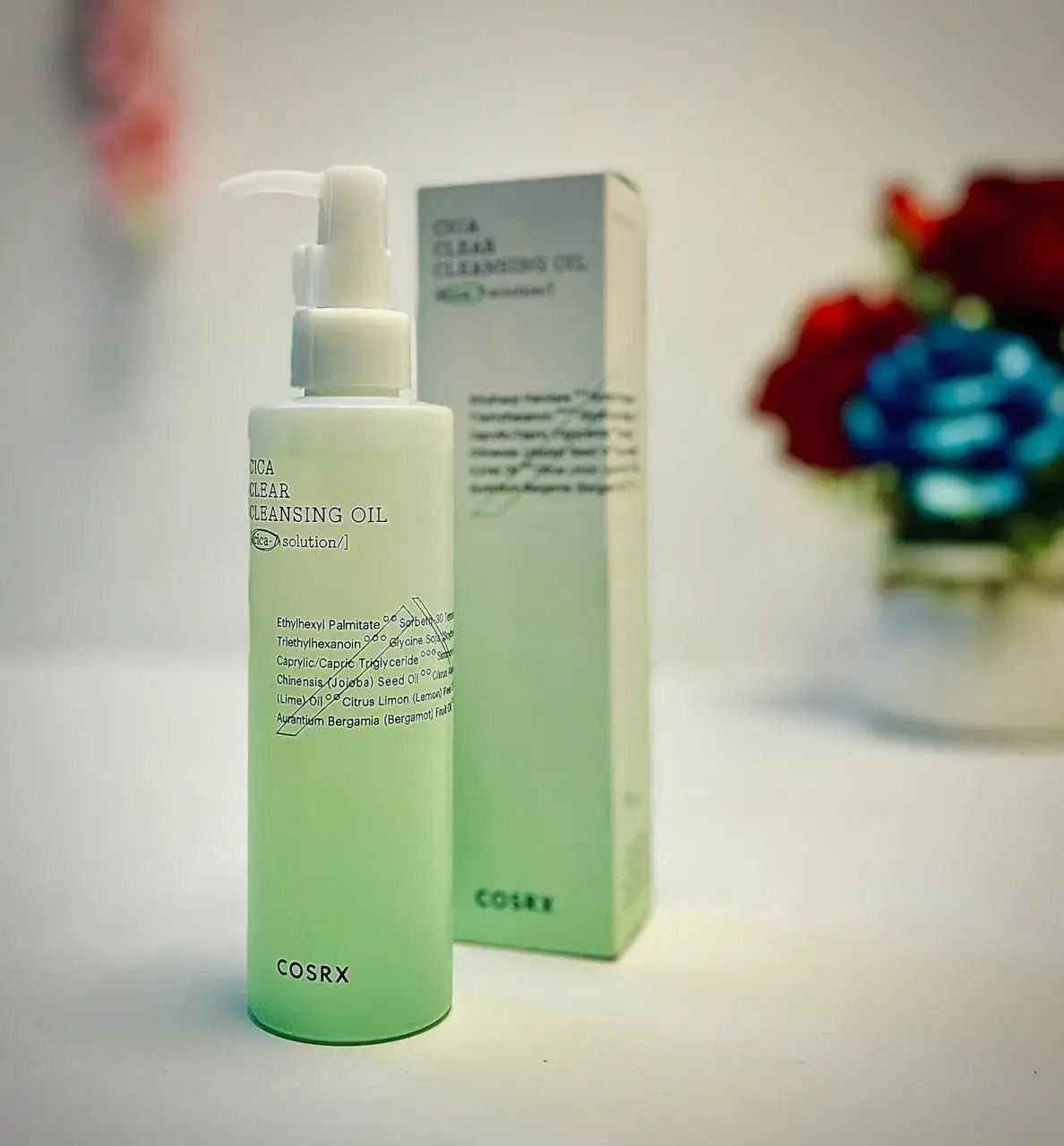 ✨ غسول زيتي لتنظيف البشرة Pure Fit Cica Clear Cleansing Oil من ماركة كوزركس الشهيرة COSRX. صُمم هذا الغسول الزيتي ليكون خطوة أولى فعالة في روتين التنظيف المزدوج، حيث يعمل على إذابة المكياج والشوائب بلطف.
 
✅ الفوائد الرئيسية:-
✔️ تنظيف عميق: يزيل المكياج طويل الأمد، والشوائب من المسام، والأتربة بفعالية دون ترك ملمس دهني.
✔️ مركب CICA-7: يحتوي على تركيز عالٍ من مركب السيكا السبعة لتهدئة وتبريد وترطيب البشرة الحساسة والمتهيجة.
✔️ زيوت نباتية: غني بسبعة أنواع من الزيوت النباتية الطبيعية مثل زيت الجوجوبا، والأفوكادو، والزيتون.
✔️ معالجة الرؤوس السوداء: يساعد في إذابة الرؤوس السوداء والبيضاء وتنظيف المسام المسدودة. 
✔️ يعتبر مثالياً لجميع أنواع البشرة، وخاصة البشرة الحساسة والمعرضة لحب الشباب بسبب تركيبته الخفيفة والمهدئة. 
#الاصلي المنشأ كوريا 🇰🇷 💯
السعر 16 الاف
🚘 يوجد خدمة توصيل لجميع محافظات العراق ٤ الاف 🚘 المحمودية, بابل


**إذا كنت صاحب هذا الإعلان وتريد حذفه لأي سبب، رجاءا أرسل رسالة إلى الدعم الفني**