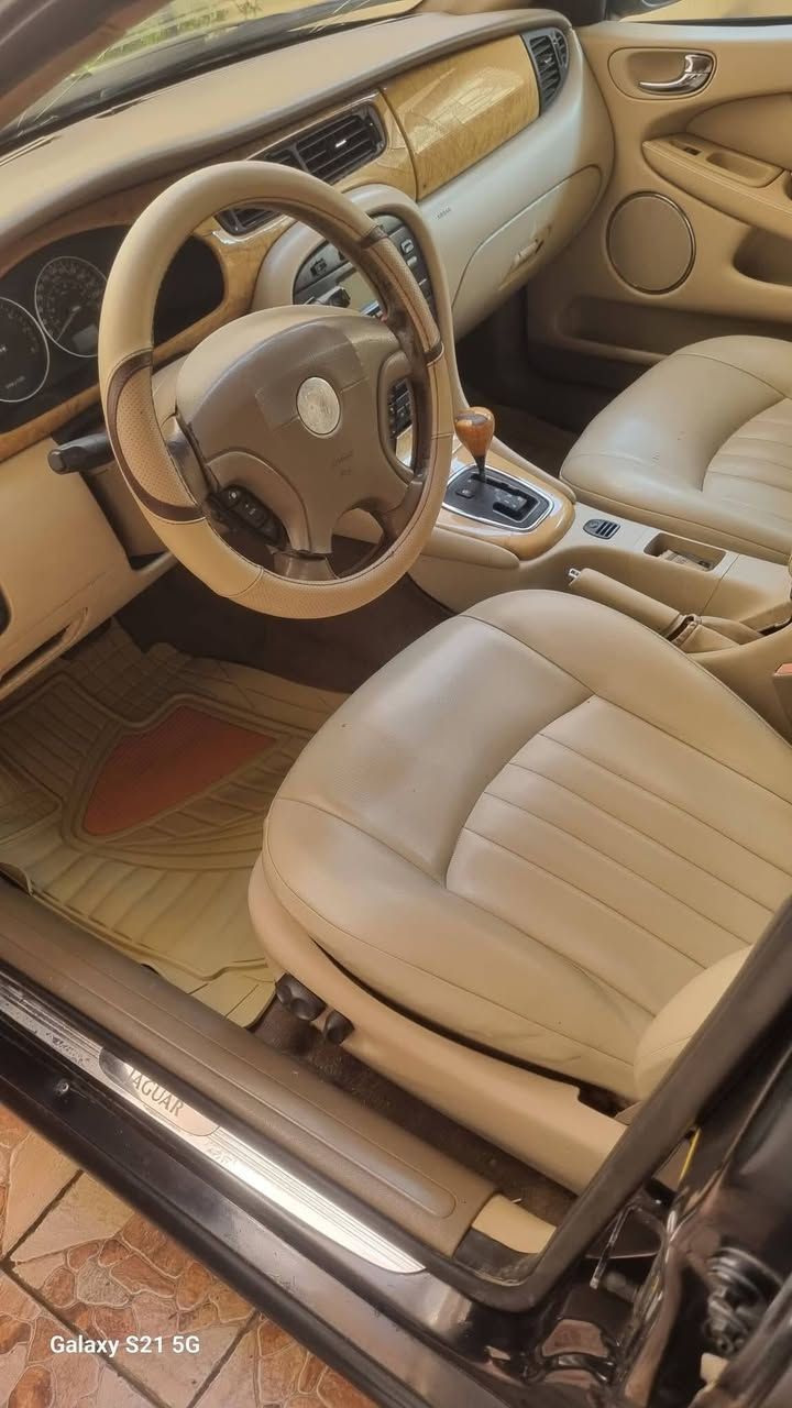 جاكور ٢٠٠٢ كير و محرك تويوتا ابصم شرط تحويره درجه اولى جيب و ركب على البلاد حتى الضفير تبريد ثلج صدر جديد 
مكاني بغداد
***********
السعر ٦٥
