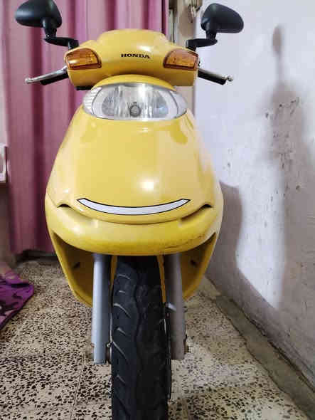 السلام عليكم
دراجه سبيسي ياباني رمبه ماماشيه بالعراق شي قليل كتلوك الشركه بيها مامفتوحه كفرات بلاديه مختمه  بعدها لوك جيب فيتر وياك وفحص  نگره سلف او هندر الكهربائيات كلها شغاله كيج بانزين الكيلو متر  حساسات بريك سلف لايت عالي ناصي بگ لايت صطاب اشاير صوتيات كله على وضع الشركه الدراجه خرسه شلعتها كلش قويه الدراجه مضمومه ماطالعه راعيها بس خمس تيام ينزل وبعداها لوك 
السعر 1100000 مليون او ميه وبيها مجال
 خواتها بواحد ونص واكثر   
المكان واسط قضاء الحي
*********** هذ رقمي الشراي يتصل
اسف عل اطاله
