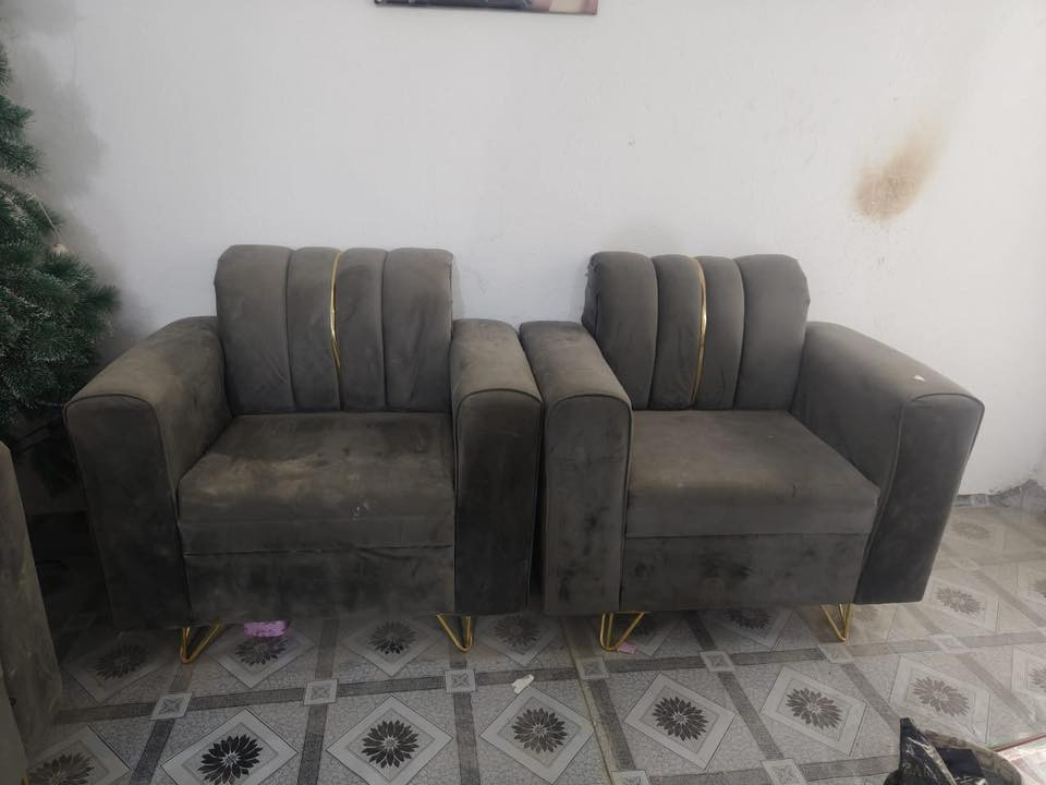 السلام عليكم كاونتر كلش جديد مستخدم شي بسيط والسنك مرمر للبيع والتخم ايضا الرصاصي 5 مقاعد والجوزي 5 مقاعد مستخدمات شي بسيط وحاليا متروكات وعليهم تراب والجوزي بي ضرر بسيط ***********
