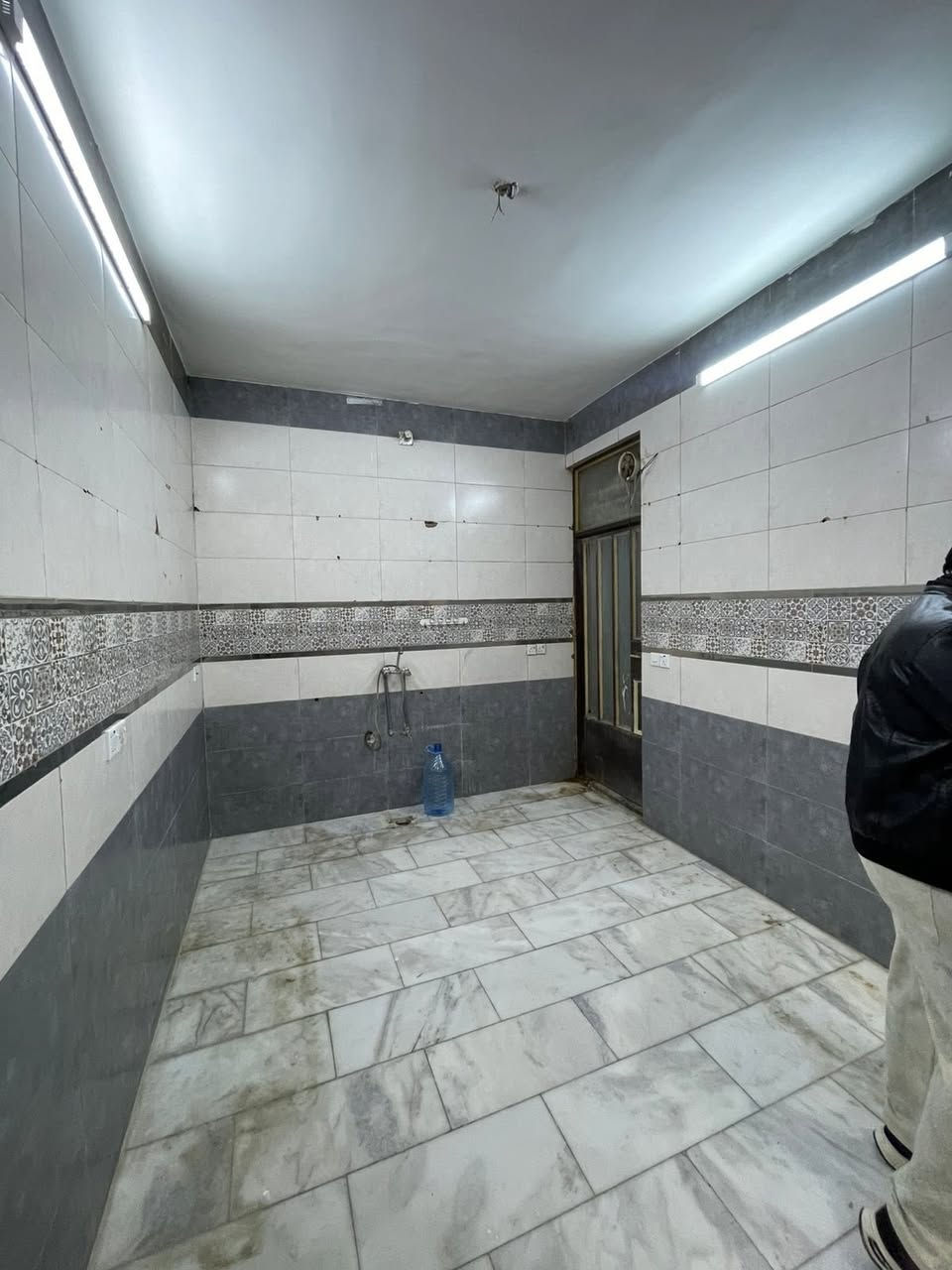 #للايجار 50متر طابقين بشارع نخل

يحتوي عل غرفتين نوم وصاله مطبخ صحيات

السعر700 الاستفسار***********
