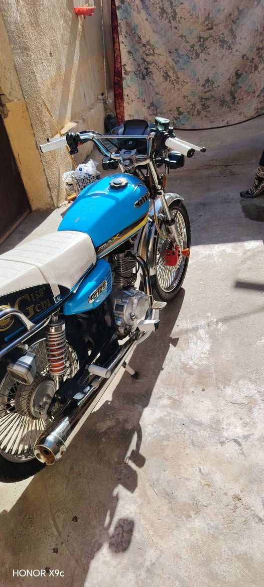 ماطور اربعه كير للبيع ماطور كامل ما عايز له اي شغله السعر على الخاص ***********
