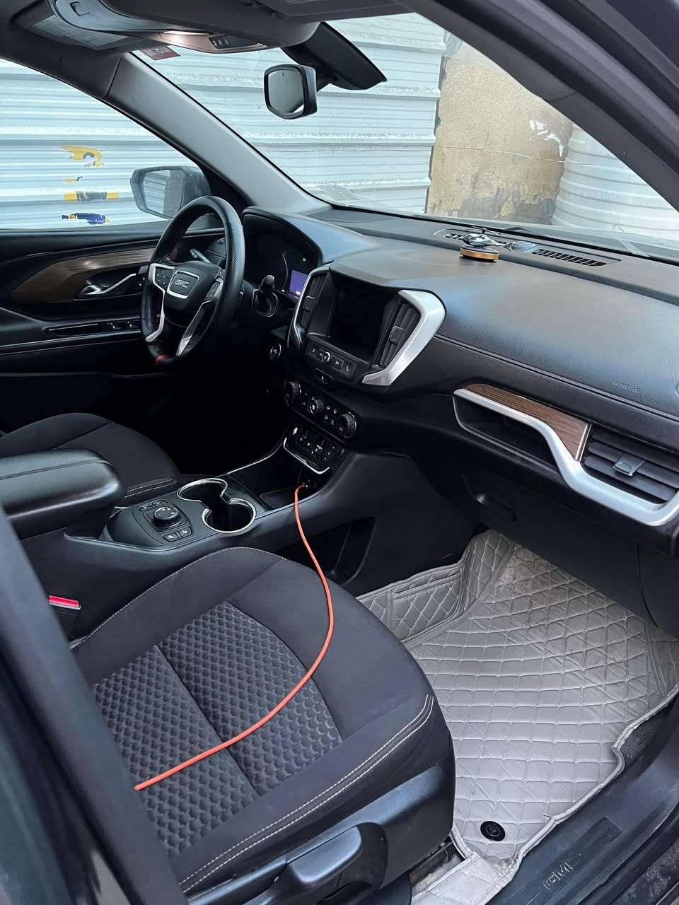 سلام عليكم جمسي تيران2019للبيع
مواصفات فول عده الفتحه

ماشيه 129الف

صور الحادث موجوده

مكاني ميسان السياره منتهيه سنويه قبل 4اشهر

للبيع السعر 153

***********
