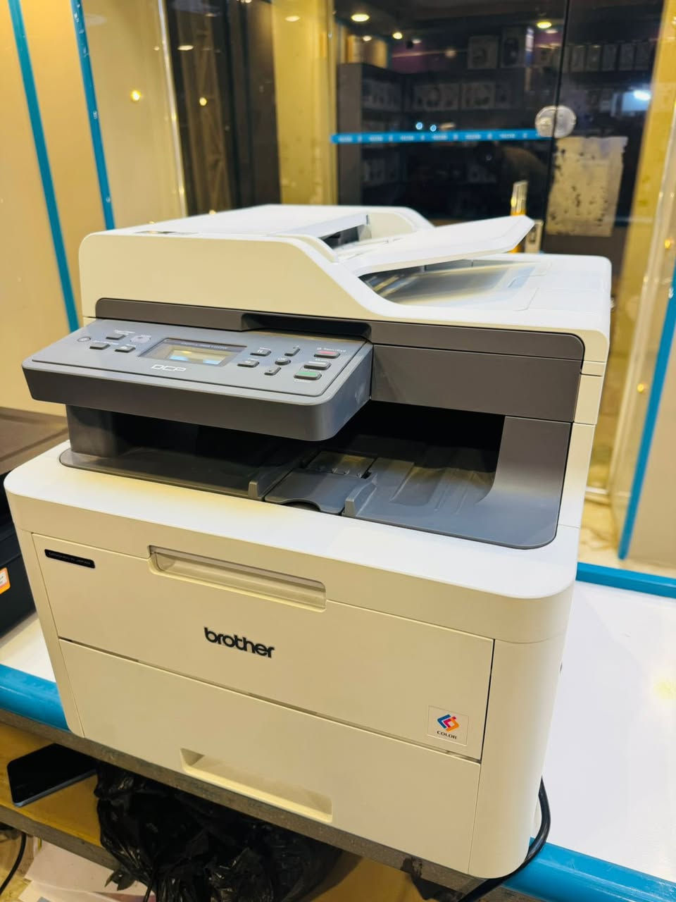 السلام عليكم بيع طابعة  جديدة بلذر l3551   على فحص استخدام سبوع فقط  سعره ب300  وبية مجال ديوانية  مركز قرب  مصور الخالدي رقم الهاتف ***********
