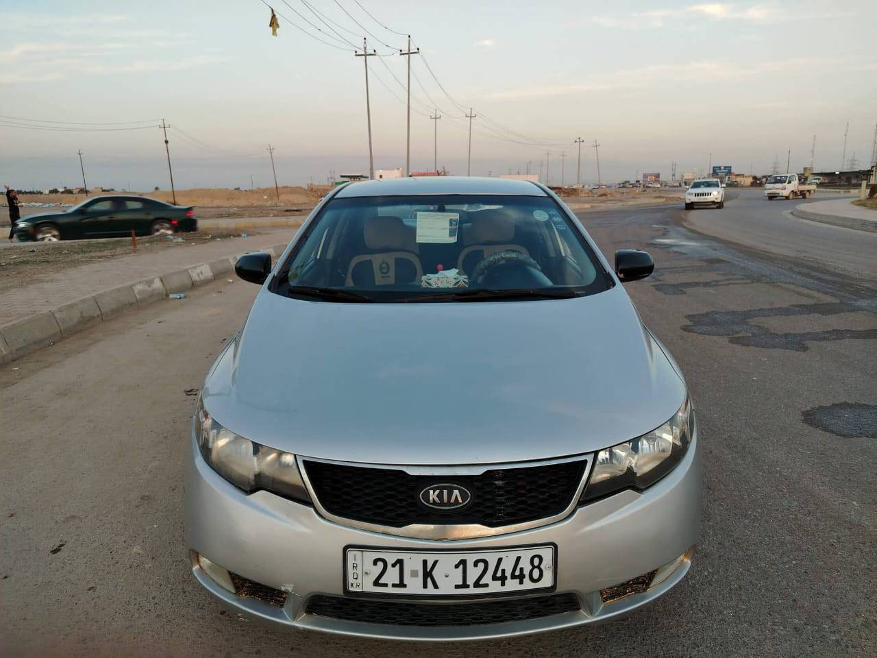 السلام عليكم ورحمة الله وبركاتة
سياره سي راتو 13 بيه قطعتين بابين بدون دواخل الجاملغ مصبوغ الوره 
السعر 90 وبيه مجال قليل الي مو شراي لا يراسل
*********** السياره شرط
