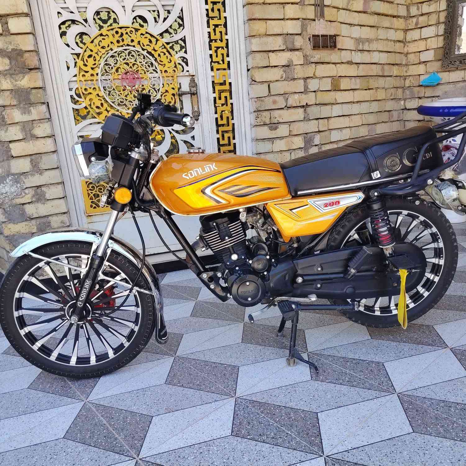 للبيـع سونـك 5 كيـر موديل 25 محـرك 200 cc دراجـه جديده بعدها اوراق موجودة كهربايات عداد كلهة شغاله الـسعر 750 وبيها مجال مكاني بغداد نهروان *********** بـي واتساب
