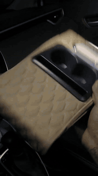 🚗 سيارتك هوسة وتحب تضيف لمسة أنيقة ومريحة؟

هالستاند هو الحل! 👌

ينظم الأغراض، يثبت المشروبات، ويخلي كلشي مرتب ومن مكانه.

جلد فاخر، شكل راقي، وسهولة استخدام ما تتفوت!

خلي سيارتك نظيفة، عملية، ومرتبة بكل مشوار.

✨ ستاند السيارة المتعدد – ينظم، يخزن، ويحافظ على نظافة السيارة:

✔️ حامل كوبين يثبت مشروباتك الحارة أو الباردة بثبات أثناء القيادة

✔️ فتحة مخصصة للموبايل أو الأغراض الصغيرة – كلشي بمكانه

✔️ علبة مناديل مدمجة يسهل سحبها بدون تشتيت

✔️ سحاب مخفي يخليك تخزن مناديل احتياطية أو أوراق السيارة

✔️ جلد صناعي فخم بلون بيج وخياطة مربعات تطي فخامة للداخلية

✔️ تثبيت قوي بواسطة فيلكرو يربط على مسند الذراع أو بين الكراسي

✔️ سهل التنظيف ومقاوم للماء والرطوبة

📏 الأبعاد:

• الطول: 34 سم

• العرض: 20 سم

• الارتفاع: 10 سم

🎯 نظم المساحة، وخلي كلشي بمتناول إيدك بأناقة!
السعر 16.5 الف مع التوصيل الباب البيت 

واتساب ***********
