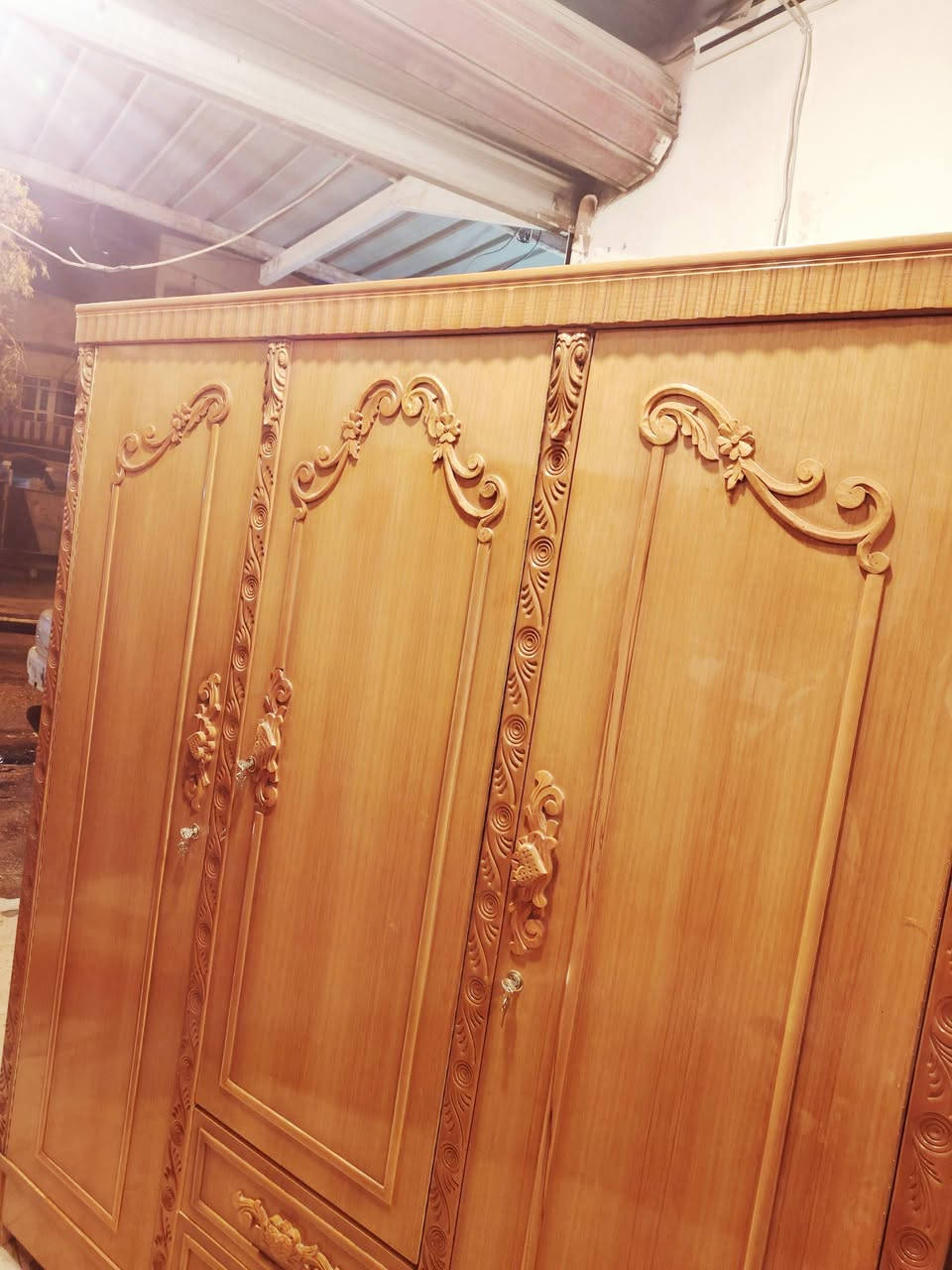 السلام عليكم✋ للمعلومه شغل توصي ثقيل مو سوكي 
كنتور 3 أبواب شغل درجه اولى توصي 5ملم نقش زان فصال مو سوكي🎟️ السعر عرض خاص بس ٢٧٠ 
للاستفسار وتساب *********** مباشر ***********🎟️🇮🇶✅
ومستعدون لشراء الغرف النوم المستعمله و الكناتير 💯
