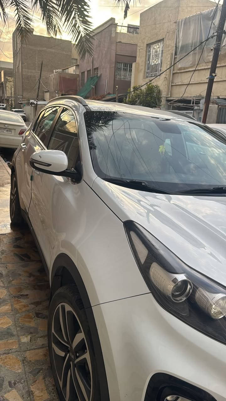 السلام عليكم 
كيا سبورتج موديل 2020 خليجي لون ابيض ماشيه  ٤٢  الف 
رقم بغداد مشروع وطني  
المواصفات 
بصمة 
تبريد قطعتين 
جهاز تشغيل عن بعد السيارة
اشارة ترحيب 
شاشه لمس اصلية  
كامره خلفية 
تحكم ستيرن فول 
3 انظمه قياده 
اشاير مري 
مري شفط
حساس امامي و خلفي
تايرات جديده عدد ٤ 
السيارة نظيفة جدا
مكان السياره في  بغداد  الكرخ
السعر211 وبيها مجال  
الاستفسار على الرقم
***********
