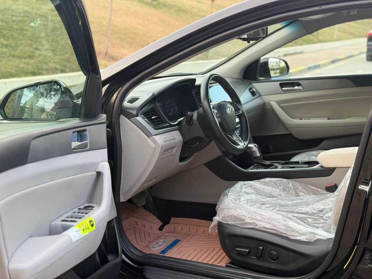 hyundai  sonata 2018

هۆندای سۆناتا مۆدێل  ٢٠١٨ 

فوول فول مواسەفات بەس سڵاید نییە 

مواسەفات : 
ناو سپی 
بەسمە 
درگا بەسمە 
برێک بەسمە 
ڕادار 
ڕاداری خەتی جادە 
ڕاداری ئاوێنە ناوچەی کوێر 
سوکان ڤۆلیۆم 
تەحدید سورعە 
شاشە گەورە 
ئەپڵ کار پلەی 
کامێرا 
حاسە 
کوشن کارەبا 
کوشن هیتەر 
ئۆتۆ هۆڵد 
٣ مۆدی لێ خوڕین ( ئیکۆ - نۆرماڵ - سپۆرت ) 
لایت لید و زینۆن و ئۆتۆ 

زۆر مواسەفاتی تر 

سەنەوی و ڕەقەی تازەیە تا ٢٠٣١ 
بە ناوی خۆمانەوەیە تەحویل و وەکالەت بە شەرت 
سەیارەکە زۆر تازەیە تەنها ١١٥ هەزار ڕۆشتووە 
مەکینەی نەکراوەتەوە بە شەرت 
مەکینە ٢.٤ دوش GDI مەرغوب 
بەس بۆنیدی بۆیاخە بێ ناوگرتن بە شەرت 
شانسی و بەتانە و سەرە دەبڵ بە شەرت 

نرخ : 135$ و معامەلەیەکی برایانە 

📞 0772 531 4474 
==============================

hyundai  sonata  2018  

هونداي سوناتا   
موديل ٢٠١٨
ماشي ١١٥
سنوي رقم هزة جديدة  ٢٠٣١
سيارة بي اسمي  بشرت تحويل وكالة نفس اليوم
سيارة بس بونت صبغ بدون دواخل 
محرك ٢٤
گير محرك بشرت  مامفتوح

فول مواصفات ما عدا فتحة
بةسمة 
رادار امامي
مرايات رادار 
خت شارع
كشن كهربا
كشن تدفية
تحكمات ستيرن
شاشة 
كاميرا
كار پلي
اوتو هولد 
سايد بريك بسمة
لايد ليد + زينون
بعد هواية مواصفات

مكان سيارة داخل سليمانية

📞 0772 531 4474 السليمانية, العراق
