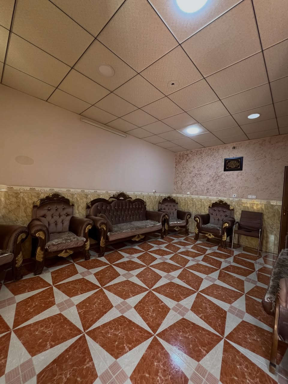 كركوك رحيم أوه خلف حاجي إسماعيل مول📍
دارللبيع طابقين موقع راقي
المساحه_300متر
الواجهه_11متر
طابقين درج داخلي و خارجي+ گراج سياره دفن
للمزيد من المعلومات 
***********
***********
