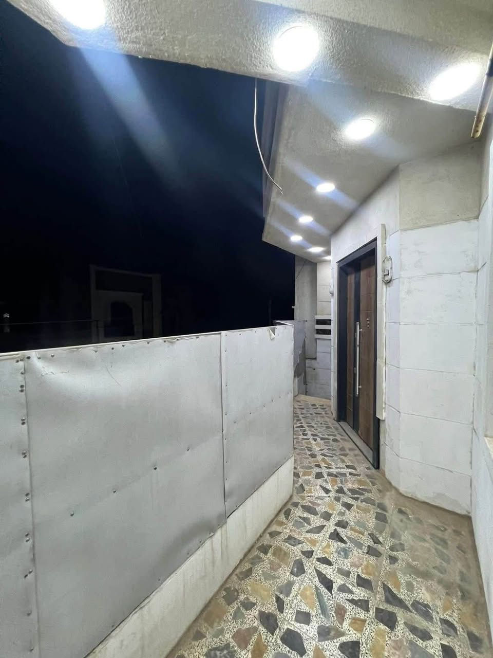 🏡 للإيجار في السيدية
🔹 بيت طابق أول بمساحة 180 م²، بناء جديد ومعزول عزلاً تاماً، جاهز للسكن.

✨ مواصفات العقار:

✅ مدخلان
✅ 3 غرف نوم واسعة
✅ صالة مريحة
✅ مطبخ
✅ خدمات صحية (2)
✅ بيتونة
✅ سطح

📍 الموقع: السيدية – قرب الشارع التجاري.

💰 بدل الإيجار: 850 ألف دينار
🔒 القفل: 800 ألف دينار

📞 للاستفسار والاتصال:
***********

📍 مكتب حلم عقاري
السيدية – الضباط – شارع الكويتي
