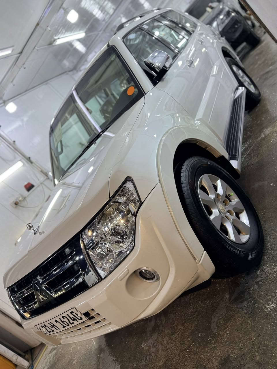 سلام عليكم باجيرو حبتور موديل 2014 كفاله عامه من كلشي سياره فول واحد عل واحد بصمه شاشه كبيره جديده معنه الكلمه رقم سليمانيه جديد رايد وكاله او تحويل امر مكان سياره بغداد سعر 168 $مجال كلش بصيط  رقم الهاتف *********** مامتواجد عل فيس
