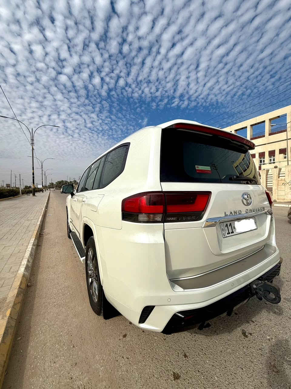 السلام عليكم ورحمة الله
لاندكروز GXR 2024 لمتدد. بيع فقط

ماشيه 38 الف كيلو  وكالة  سازز   ضمان 

السعر.745 $$  رقم بغداد بسمي السياره مغلفه PPF 

محرك 6 سلندر 

فول مواصفات
1 حساس امامي خلفي
2  شاشه حجم كبير. + شاشات خلفيه
3 شاحن موبايل   وايرلس
4جنطه كهرباء (شفط)
5داخل جلد بيجي 
6ويل كروم
7 كراسي كهرباء
8 اشاير  جانبيه 
9 زراك لايت
9تشغيل عن بعد
10 فور ويل 4X4
 11فول تحكم ستيرن
12دشبول صاجي
13 هاندبريك بصمه
14 كامرات 360 درجه
وبعد بيها مواصفات هواي.

السعر.745 $$  رقم بغداد بسمي 

مكان السياره. السماوة   

                                                           

‏‭0775 000 5488‬
