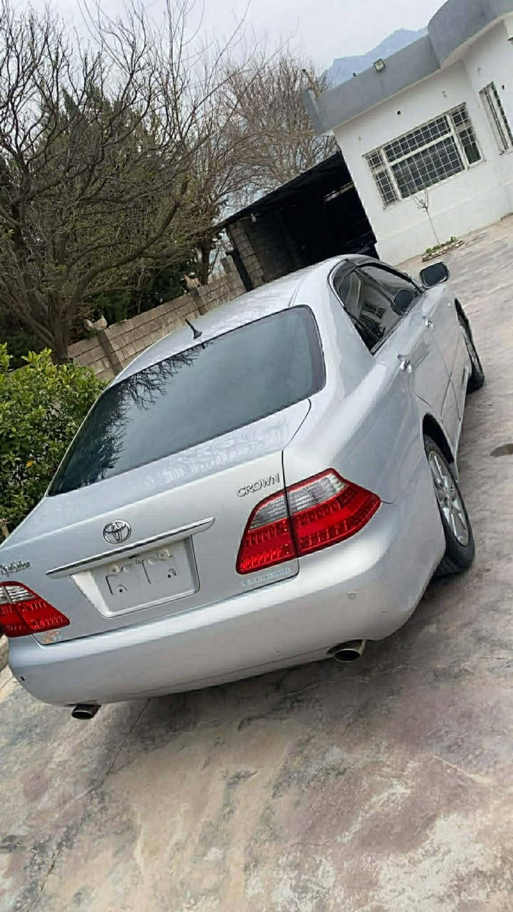 سەرەتا بەناوی خوای گەورە 
شاهانە    
مۆدێل٢٠٠٦
بەسمە ڕەساسی
بەحری
ناوزەرد
سێدوگمە پەردە
چوار تایەی لەژێرایە سفر سفرە 
ویل نەوتی 
تەبرید سارد گەرم مەزبووت
برێک بەسراوە
جامی پێشودوا هەڵگیراوە
سەیارەکە هەزار دینار مەسروفی نیە
سعری٥١مەجال
***********
ڤایبەری لەسەرە
