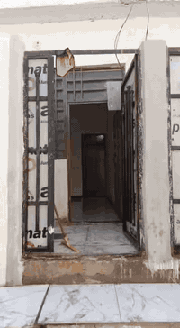 دار للبيع المساحه 50متر
تسليم مباشر 
اساس وسقف صب كونكريت بناء بلوك 
غرفه صاله مطبخ استقبال صحيات ارضيه بورسلين 
العنوان سايدين المطار شارع علكم نهايت الشارع
 اتصال الوتساب  ***********
