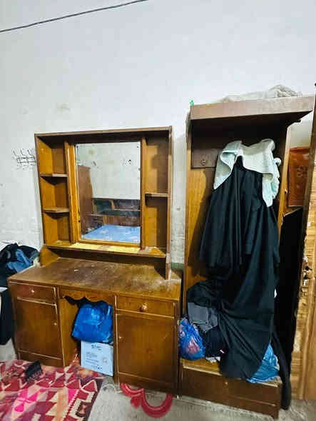 سلام عليكم غرفه اخشاب نضيفه خمس ابواب جربايه ام المسرح وياها اجنحتها وياها كومدي كله نضيف مكاني الناصريه المركز السعر 350للستفسار اكثر ***********
