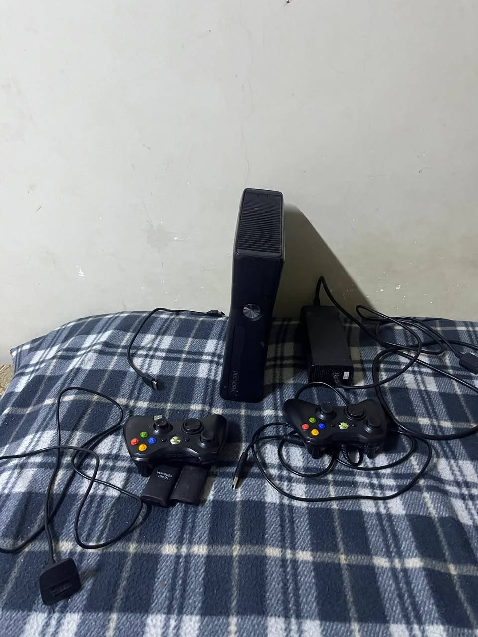 ‏سلام عليكم جهاز Xbox جهاز نظيف ما مفتوح جهاز Xbox 360 عنوان البصرة الجزيرة رقم الهاتف***********
