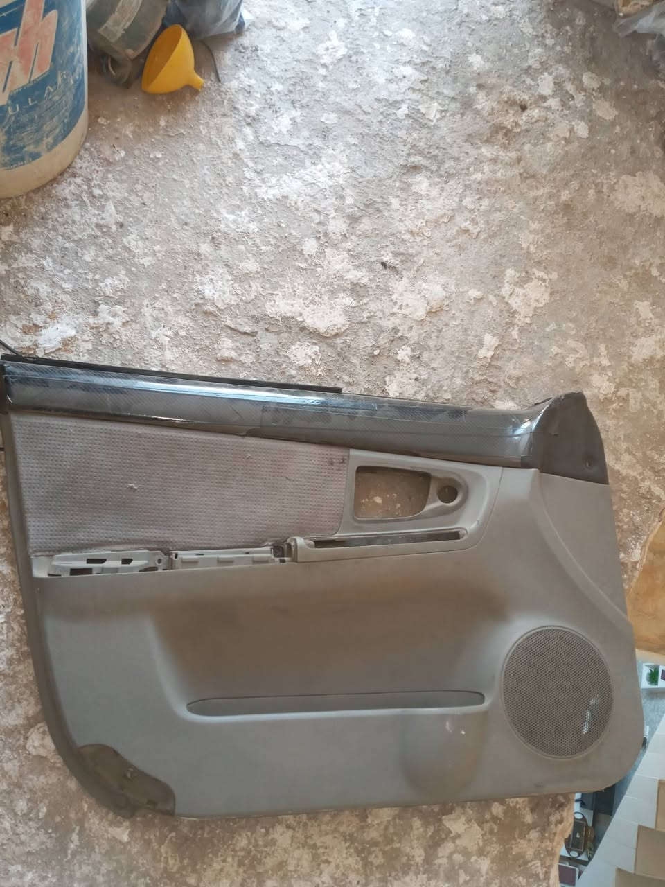 السلام عليكم اخوان اي شي تستفاد منه موجود بالصور وسعارهن مناسبه 
صالنصه سبكترا ٥٠ بيه مجال بعد 
نوزلات ٢٠ الف 
اي سي الواحد ١٠ الف 
حساس حاويه ٢٠ الف 
فاكيوم ١٥ الف 
بطانه داخليه جهة السايق ١٠ الف وجهة خلف السايق ١٠ الف جامات لايت امامي زوج اصلي مو تجاري زوج ٢٠ الف 
كيلون باب خلفي يمنه ١٠ الف 
***********
