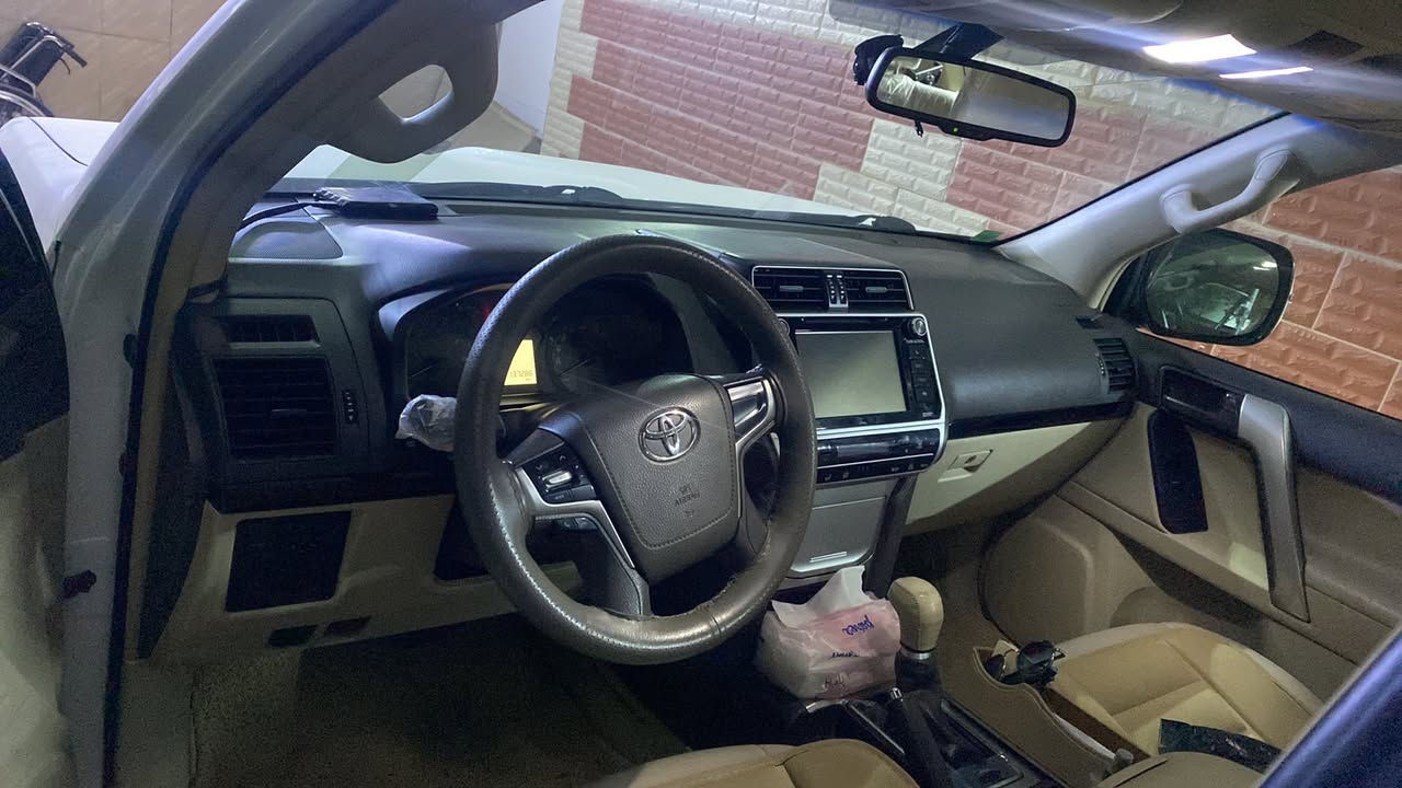 السلام عليكم برادو ٢٠١٩ GXR
ابيض صدفي مكفولة ماعدا رصعتين صغار بالباب الامامي جهة السائق
محرك  ٦ سلندر
دبل تانكي
اربع كامرات
شاحن موبايل وايرلس
حساسات خلفية
شاشات خلف المقعد الامامي
كشنات جلد بلادي
كشنات امامية كهرباء
ممشى السياره ١٤٠ الف كم
السيارة جديدة و كلشي بيه عالبلاد 
وصيانته و تبديل الدهن كله بالشركة
السيارة فول مواصفات ماعدا الفتحة
سعره ٣٩٥ ورقه
والشراي يتصل ويتدلل
***********،
