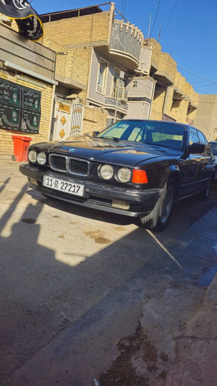 سلام عليكم 735 مفتوح موديل 1991 اصل كير مكينه صدر خلفي وامامي شرط جديد تبريد ثلج تايرات وباتري جدد كهربائيات فول شغاله اي نقص مابيها سلايت شغال رقم بغداد نكليزي شرط التحويل ثاني يوم سعر ٤٥ وبيها مجال عنوان بغداد البياع *********** رقمي

