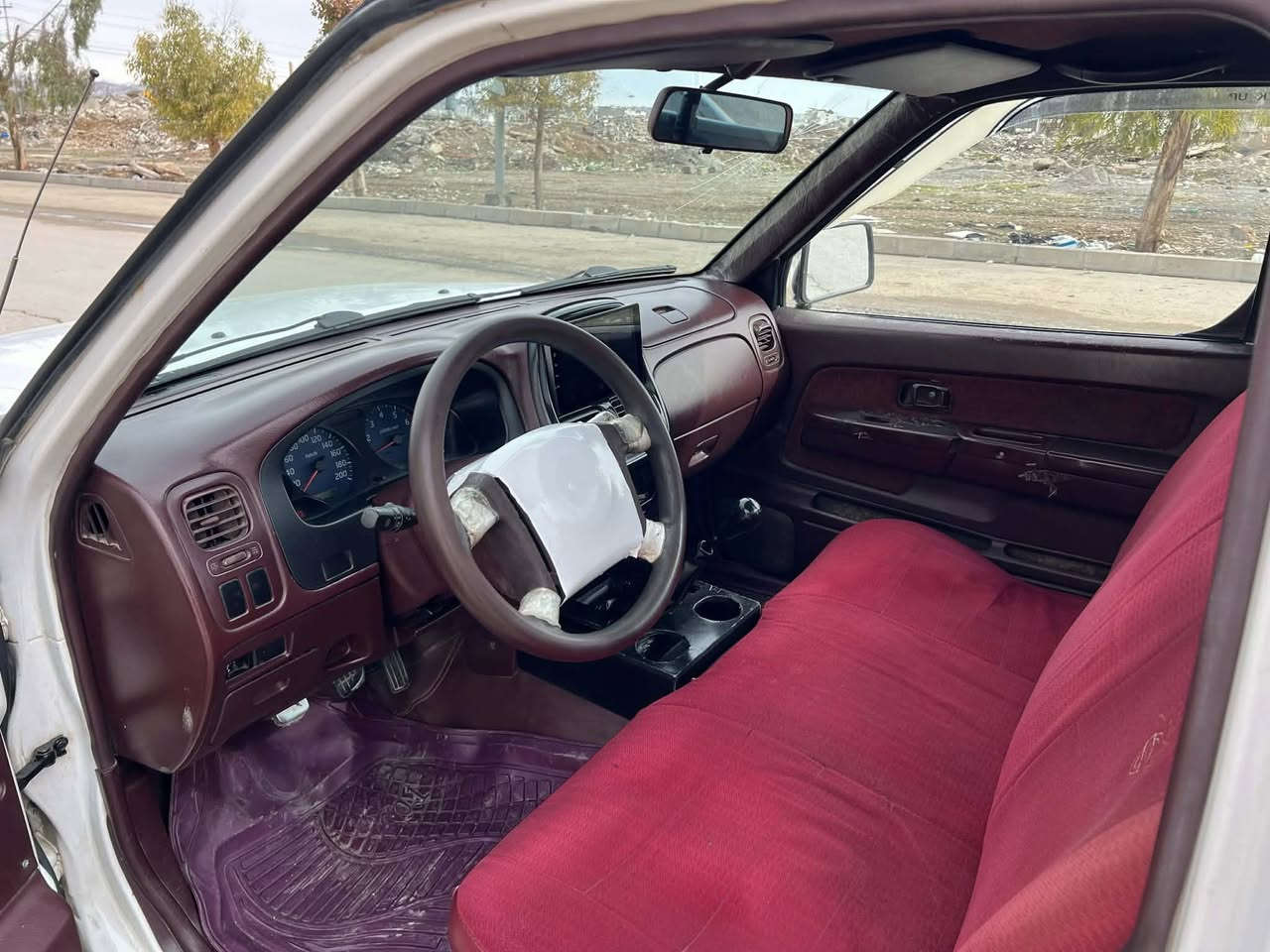 نيسان پيكاب مؤديل ٢٠٠٨
رةقةمي خاوةني(***********) واتسابوو فايبةريشي لةسةره
٢ پارچةو نيو بؤياخه كةميك ناوي گرتووه سةره شانصي لاي سياق كةميكي هةية  سةنةوي بةسةر چووه غرامه 1,400مليؤنيكوو چوارسةد هةزاري لةسةره دواي معامةله دةي گيرمةوه
گيروو مةكينه و اكسل تةقةو رةقة بةشةرت ٤ تاي نويم  لؤ بةستايه دةعامي پيشي نويه لايت نوي هةموو گياني بةشةرت
