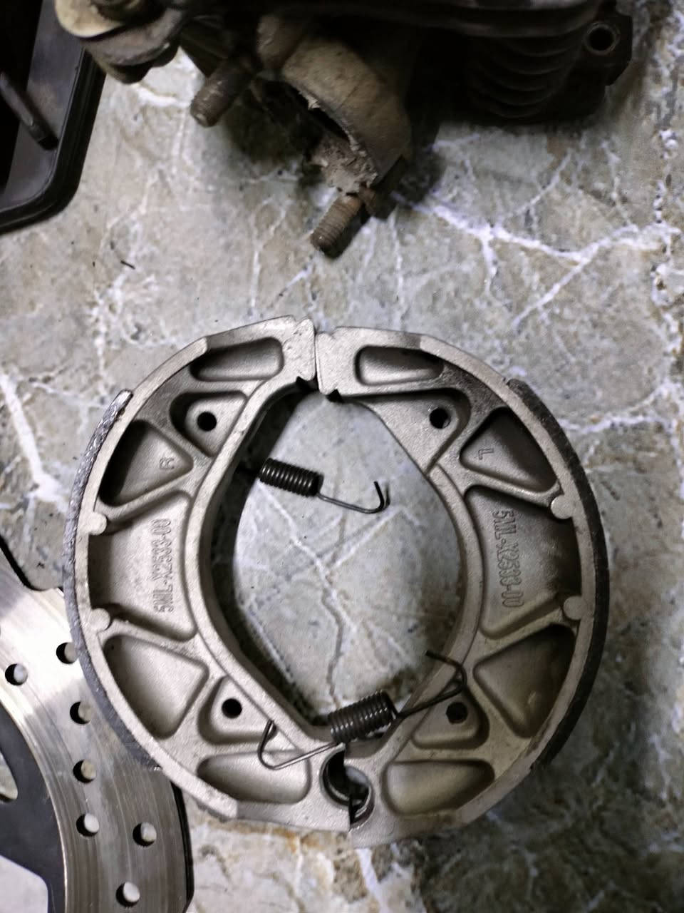 للبيع غراض تفصيخ سكنس وعدله
تاير أمامي ابو الحيه سكنس حجم بلادي 
فلتر شوته رياضي سكنس 
شوته كرزيه رياضي سكنس 
قبق كلجات سكنس بلادي 
سوادات مال قبق كلجات سكنس
نيكلات مال قبق كلجات سكنس 
بنزات بريك خلفيه سكنس 
كلوب زنون عدسه اصفر وابيض سكنس 
صينيه بريك امامي سكنس بلاديه
جويتر ياباني فيشتين سكنس رمبه 
كور بلادي كامل جيب وشد سكنس رمبه 
قاعدة مال نوزل سكنس 
نوزل 8 زروف سكنس 
سلف بلادي سكنس 
كفرات ماكس عدله سود بلاديات ختم واحد نقصهن بس كفر امامي 
دبل رياضي مشمشي ماكس عام 
قاعدة مال رقم رياضي سمائيه
رقمي للتواصل *********** مكاني بغداد حي اور 600
