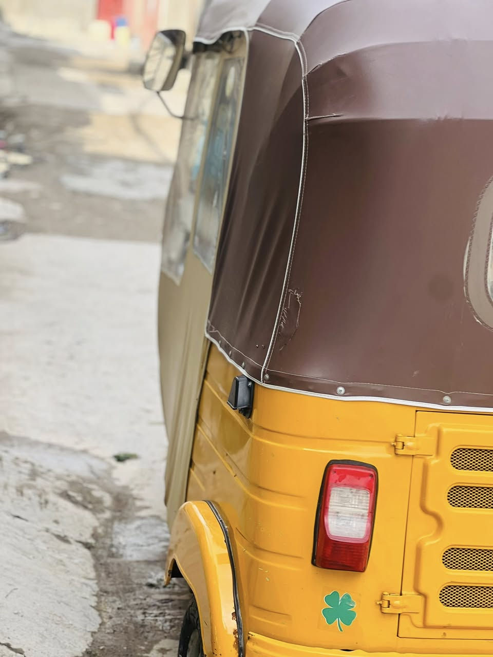 السلام عليكم تكتك مديل عشرين مصبوغه عام جماليه سعر 6900 وبيه مجال للطيبين مكاني مدينه الصدر الحميديه رقمي ***********
