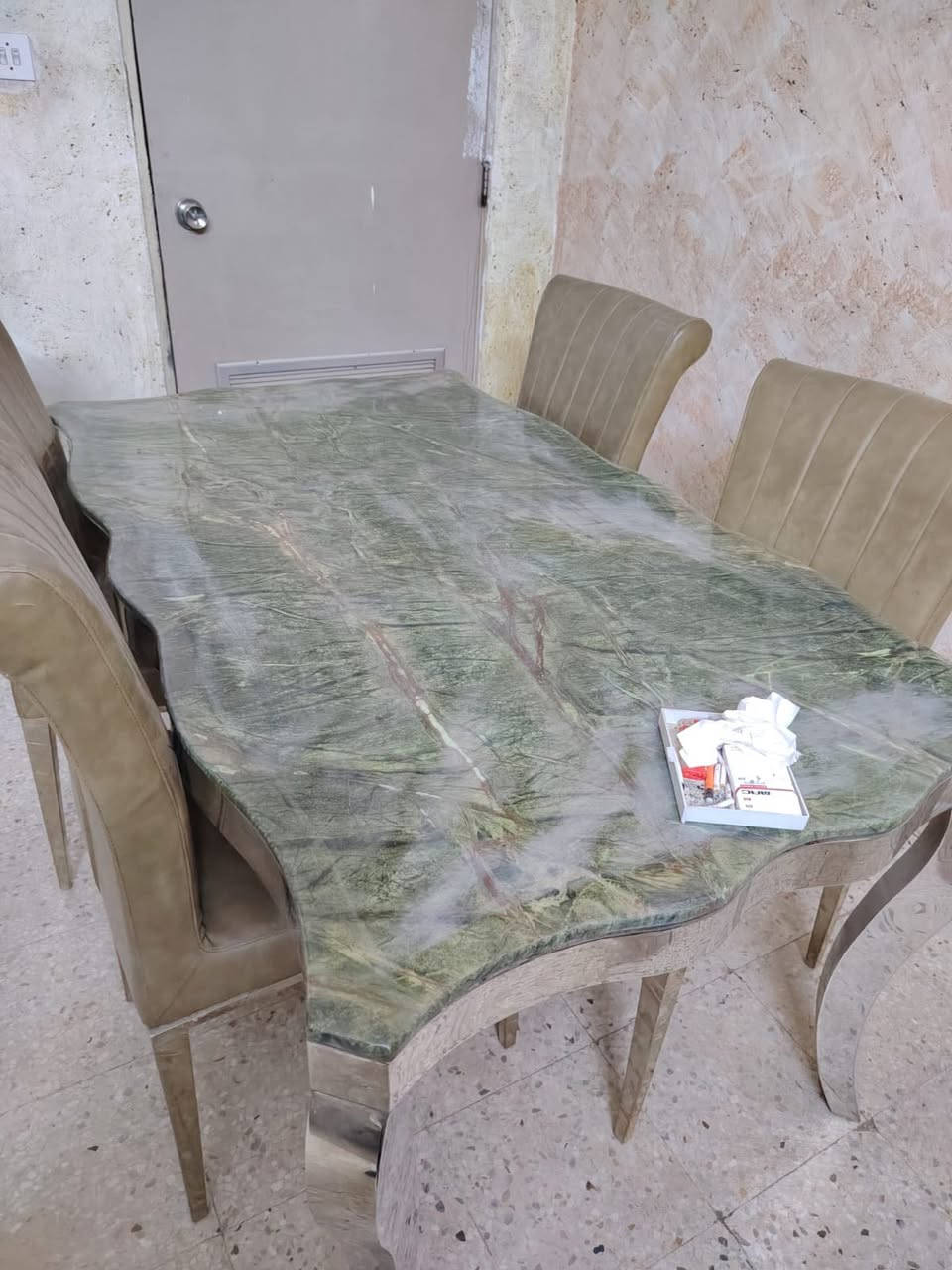 اغراض منزليه للبيع
مكاني بالكريعات 
تخم زيتوني ١٠ مقاعد تركي تكمه نضيف جدا ب٤٧٥ 
وميز طعام ٤ كراسي ثقيل جدا ونضيف ب٢٥٠
وغرفه نوم سعرها ٢٥٠
التخم التركوازي ٥ مقاعد تفصال عراقي درجه اولى ونضيف جدا سعره ٤٢٥ مودرن 
والقلايه والمايكرو اسعارهم ب٦٥
والمدخل الميز ومرايا سعره ٢٠٠
وكلهم بيهم مجال


**إذا كنت صاحب هذا الإعلان وتريد حذفه لأي سبب، رجاءا أرسل رسالة إلى الدعم الفني**