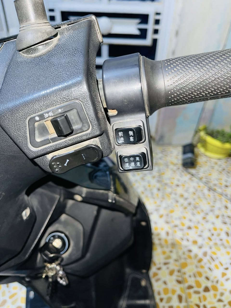 دراجه شحن للبيع
سلام عليكم دراجه شحن للبيع  نوع سكنس 

الموديل 2025

البطاريات 6 

التحويلات3

السرعه 70

الرجوع الـ خلف 

شاشه تاب تعرض الك كل عطل

بريكات دهن دسكات هدروليك 

استان صفح وتعليك

بيها قفل الذاتي 

شاحنه اصليه

مسافه تحت صندوق جبيره 

تمشيك بل شحنه وحده 70كيلو 

اي استفسار اتصال و

متواجد واتسـاب 

***********

مكاني ديالى المقداديه
